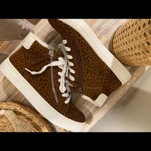 Animal print sneakers high top